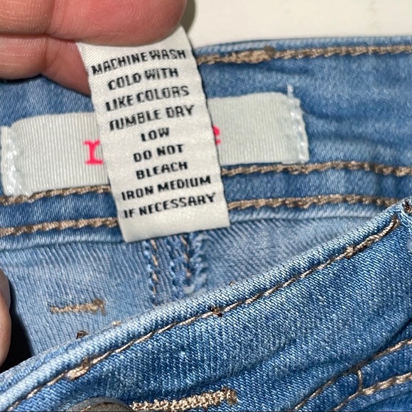 NEW Refuge Fray Hem Light Wash Jean Shorts 4 - Picture 6 of 14